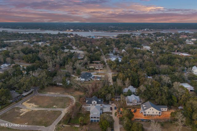 419 Martin Avenue, Ocean Springs, MS 39564