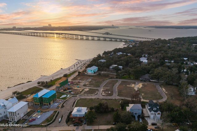 419 Martin Avenue, Ocean Springs, MS 39564