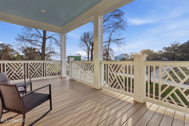 419 Martin Avenue, Ocean Springs, MS 39564