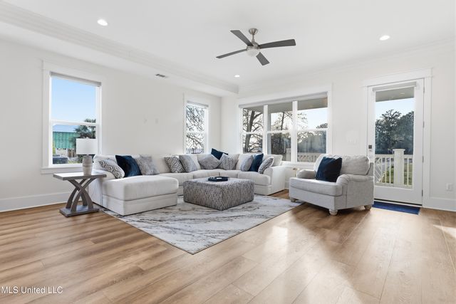 419 Martin Avenue, Ocean Springs, MS 39564