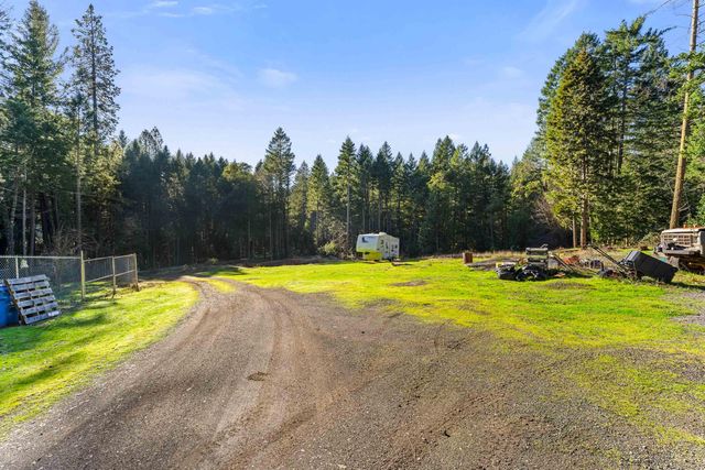 1492 Crooks Creek Road, Selma, OR 97538