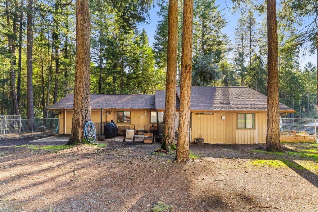 1492 Crooks Creek Road, Selma, OR 97538