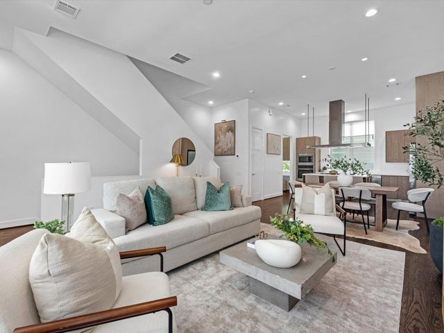 5871 E Post Oak Lane, Houston, TX 77055
