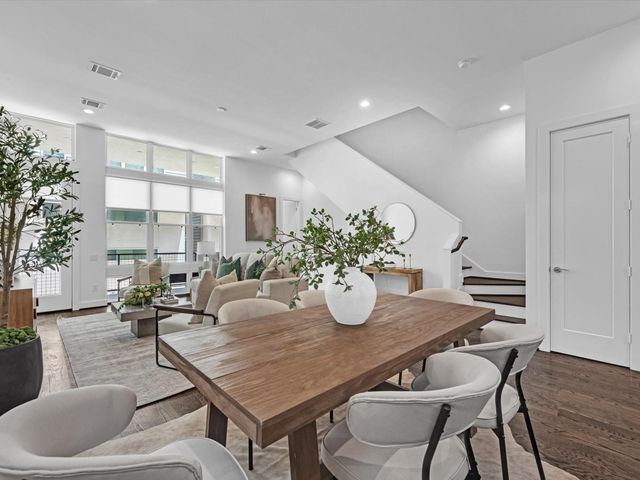 5871 E Post Oak Lane, Houston, TX 77055