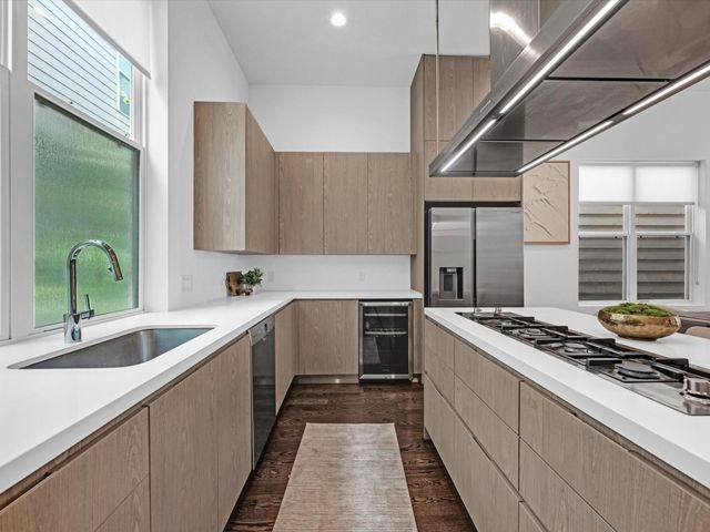 5871 E Post Oak Lane, Houston, TX 77055