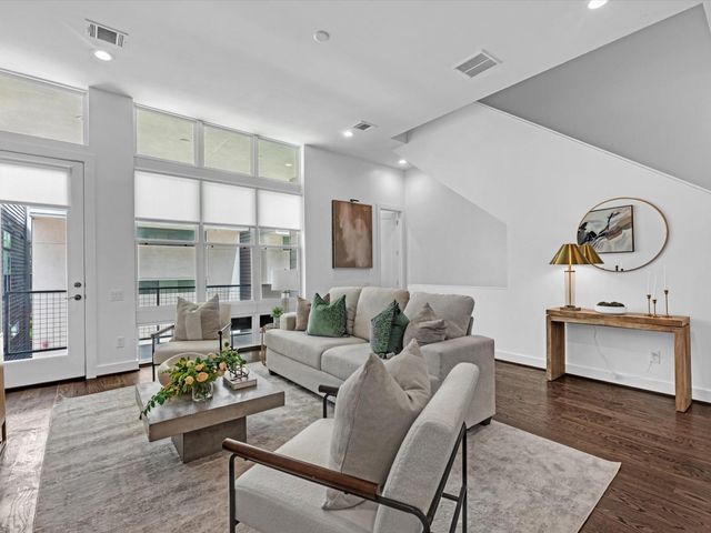 5871 E Post Oak Lane, Houston, TX 77055
