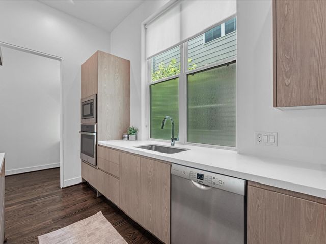 5871 E Post Oak Lane, Houston, TX 77055