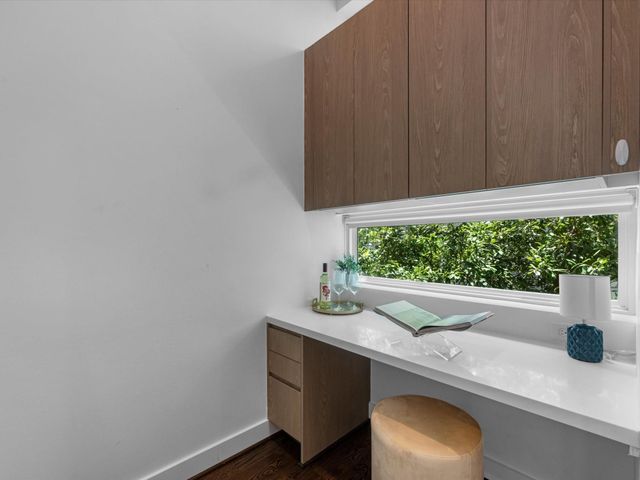 5871 E Post Oak Lane, Houston, TX 77055