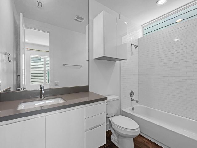 5871 E Post Oak Lane, Houston, TX 77055