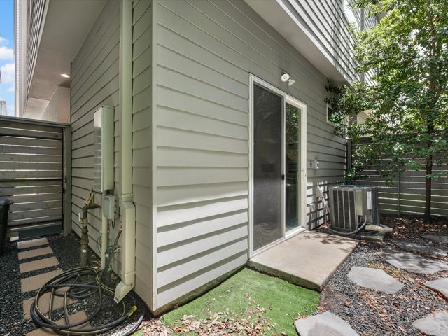 5871 E Post Oak Lane, Houston, TX 77055