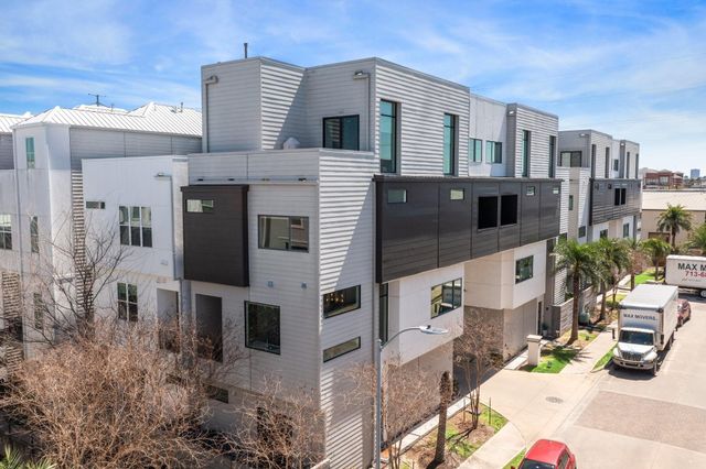 5871 E Post Oak Lane, Houston, TX 77055