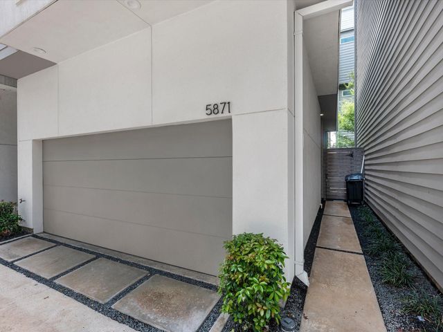 5871 E Post Oak Lane, Houston, TX 77055