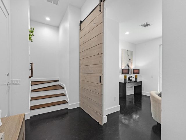 5871 E Post Oak Lane, Houston, TX 77055
