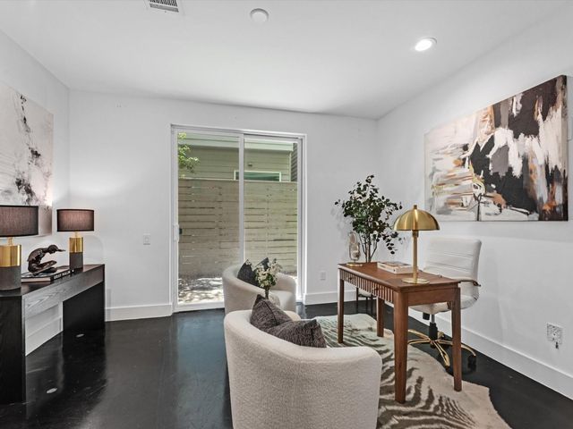 5871 E Post Oak Lane, Houston, TX 77055