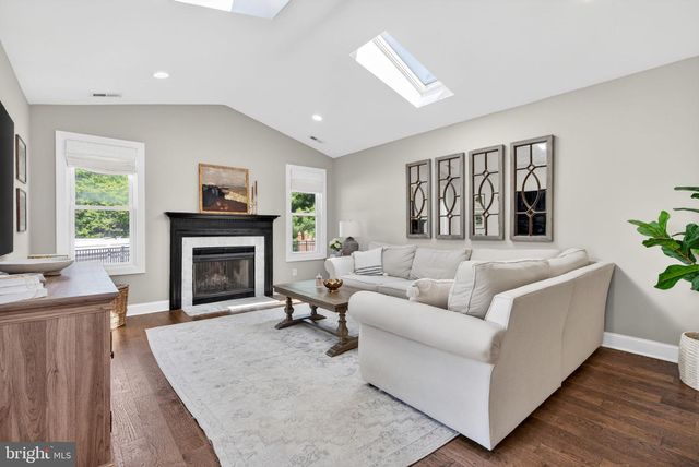 1 HASTINGS CT, Marlton, NJ 08053