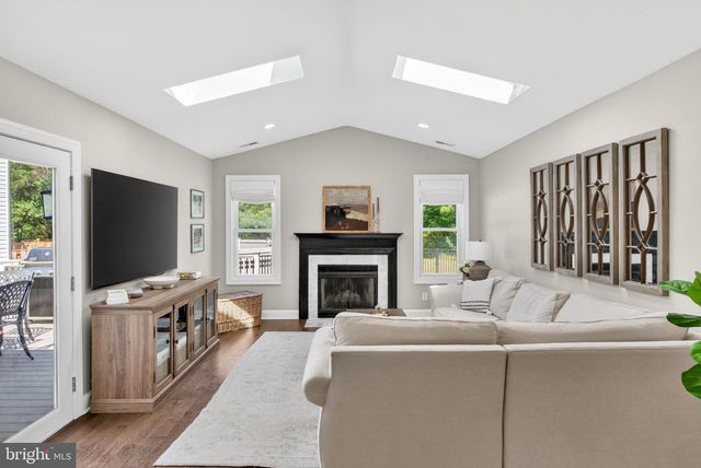 1 HASTINGS CT, Marlton, NJ 08053