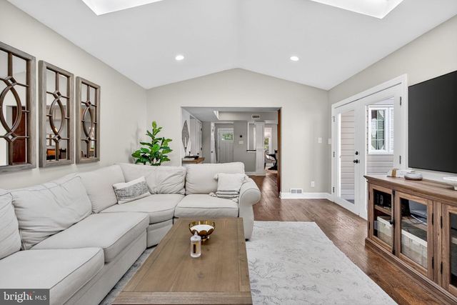 1 HASTINGS CT, Marlton, NJ 08053