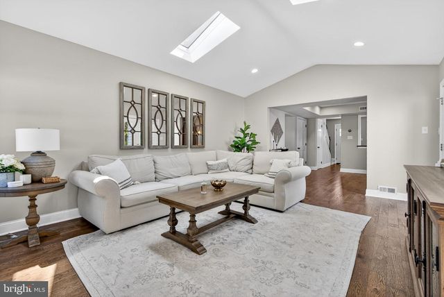 1 HASTINGS CT, Marlton, NJ 08053