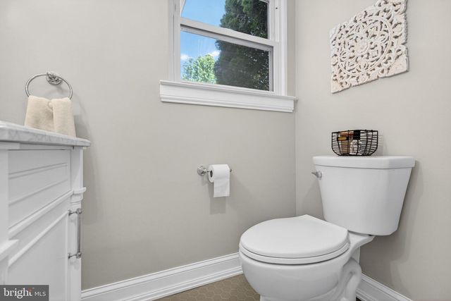 1 HASTINGS CT, Marlton, NJ 08053