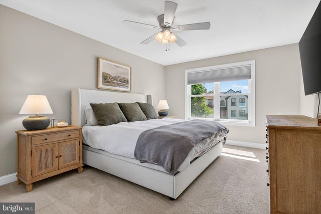1 HASTINGS CT, Marlton, NJ 08053