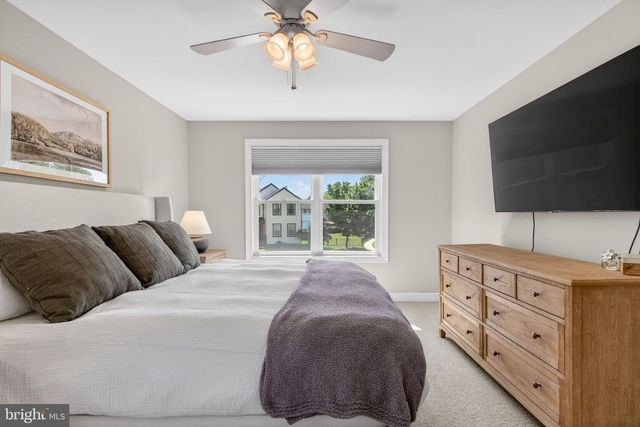 1 HASTINGS CT, Marlton, NJ 08053