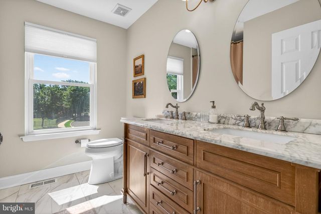 1 HASTINGS CT, Marlton, NJ 08053