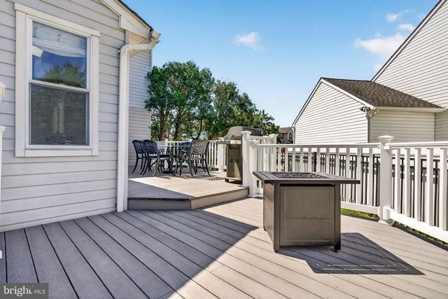 1 HASTINGS CT, Marlton, NJ 08053