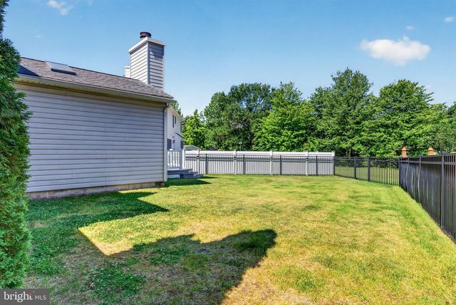 1 HASTINGS CT, Marlton, NJ 08053