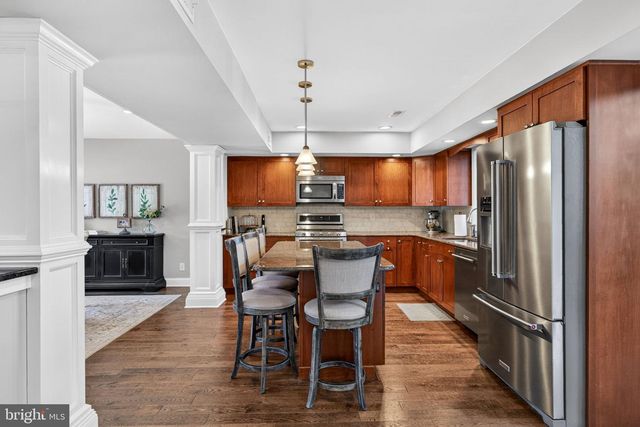 1 HASTINGS CT, Marlton, NJ 08053