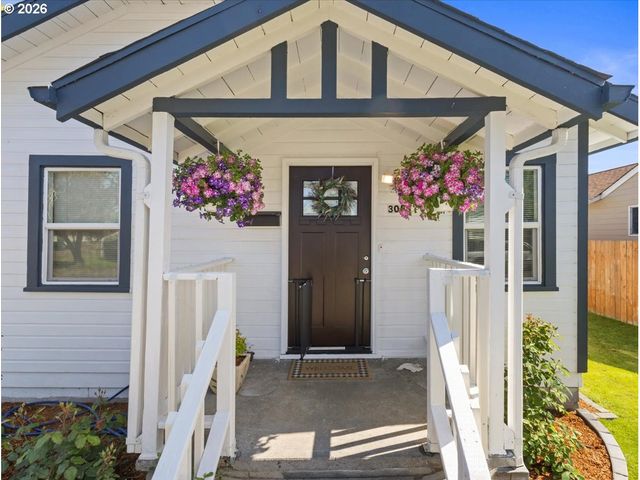 3053 GARFIELD St, Longview, WA 98632