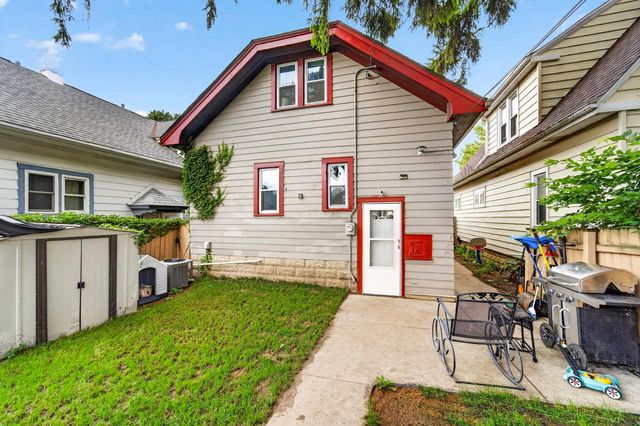 2049 S 72nd STREET, West Allis, WI 53219