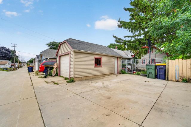 2049 S 72nd STREET, West Allis, WI 53219