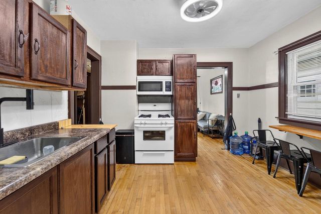2049 S 72nd STREET, West Allis, WI 53219