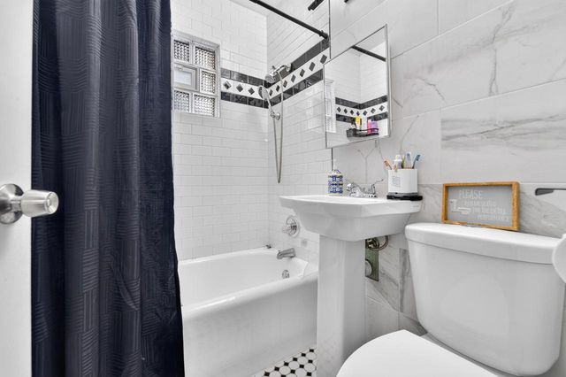 2049 S 72nd STREET, West Allis, WI 53219