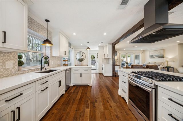 57 Fire Flicker Place, The Woodlands, TX 77381