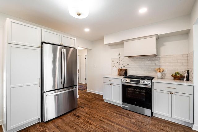 860 W La Salle AVENUE, Glendale, WI 53209