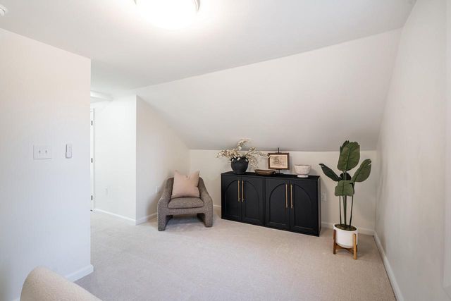 860 W La Salle AVENUE, Glendale, WI 53209