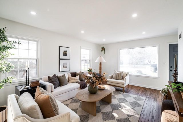 860 W La Salle AVENUE, Glendale, WI 53209