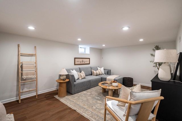 860 W La Salle AVENUE, Glendale, WI 53209
