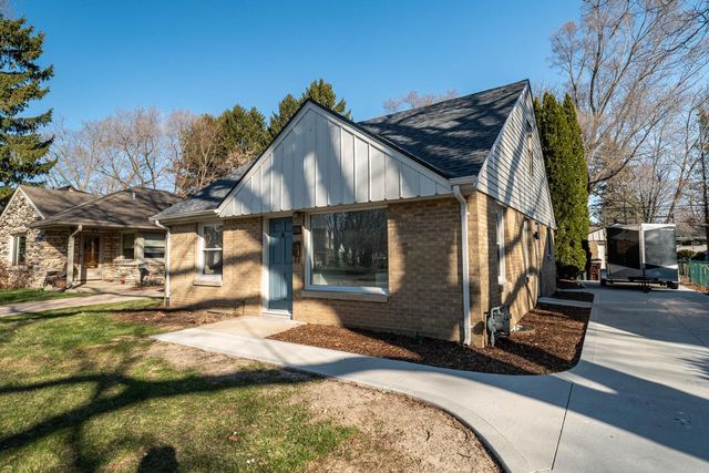 860 W La Salle AVENUE, Glendale, WI 53209