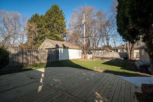 860 W La Salle AVENUE, Glendale, WI 53209