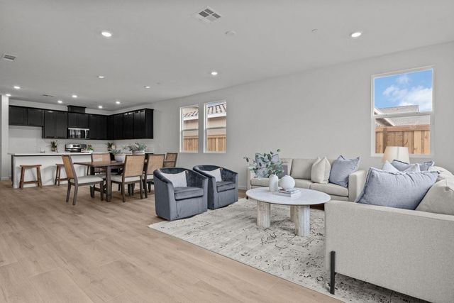 913 Rushden Ln, Patterson, CA 95363