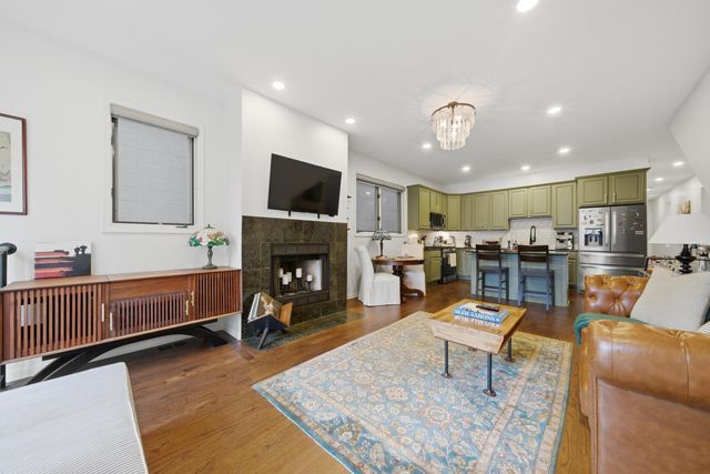 2416 W Thomas Street 1, Chicago, IL 60622