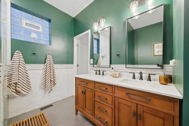 2416 W Thomas Street 1, Chicago, IL 60622