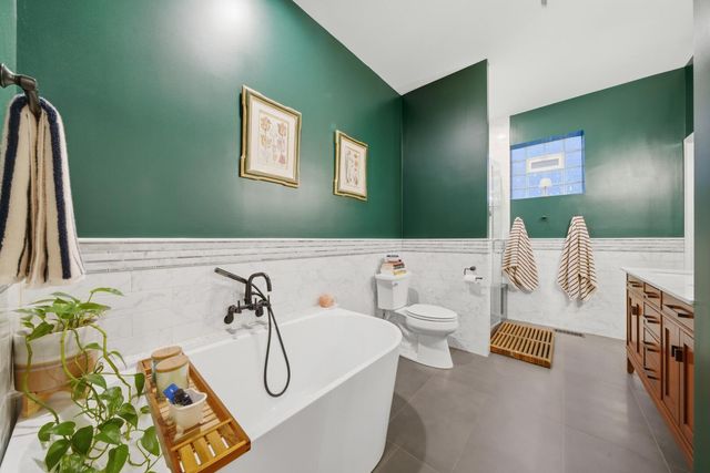 2416 W Thomas Street 1, Chicago, IL 60622