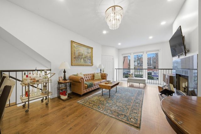 2416 W Thomas Street 1, Chicago, IL 60622