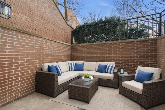 2416 W Thomas Street 1, Chicago, IL 60622