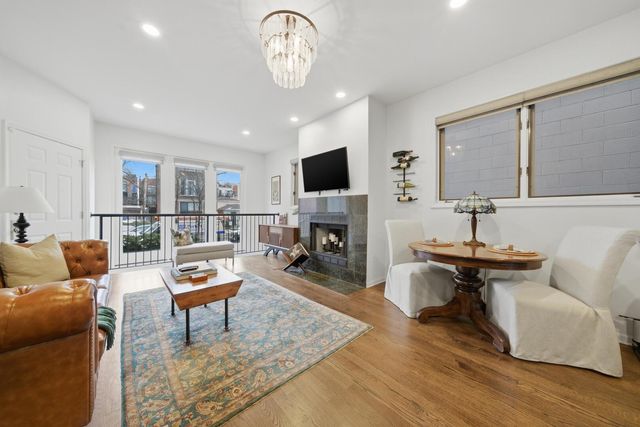 2416 W Thomas Street 1, Chicago, IL 60622