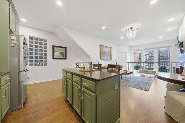 2416 W Thomas Street 1, Chicago, IL 60622