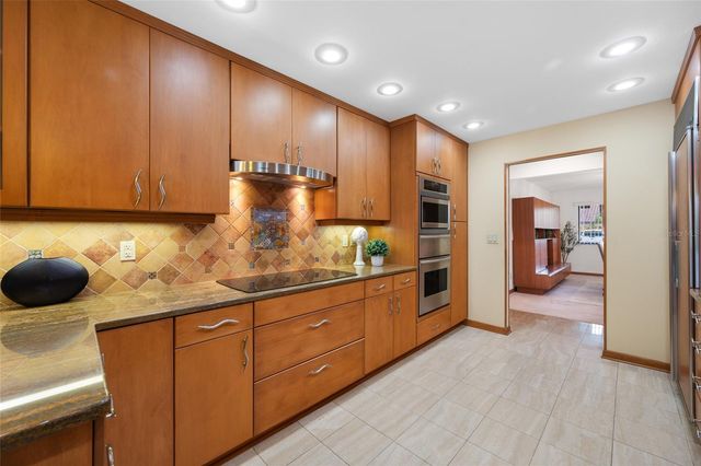 9807 COMPASS POINT WAY, Tampa, FL 33615